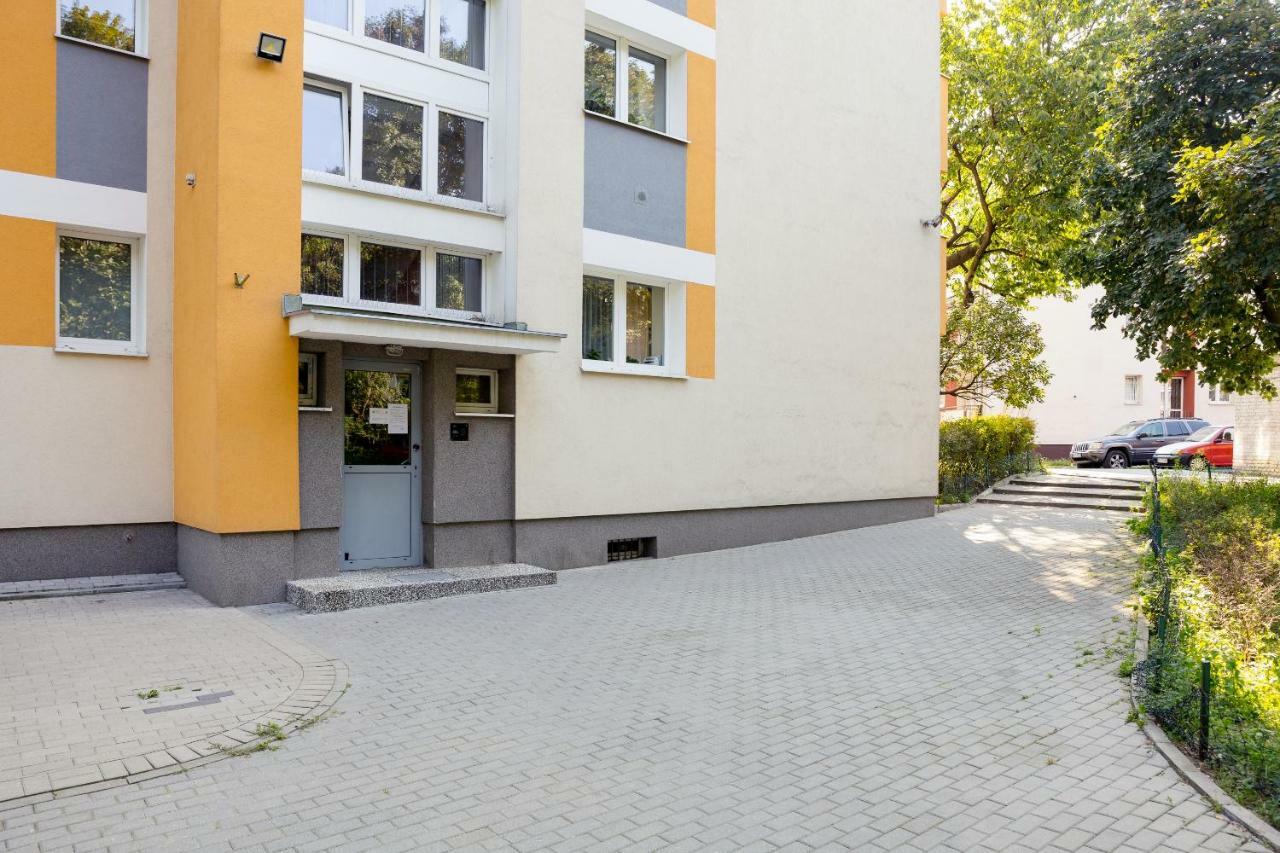 Klimatyczne Studio Metro Slodowiec وارسو المظهر الخارجي الصورة